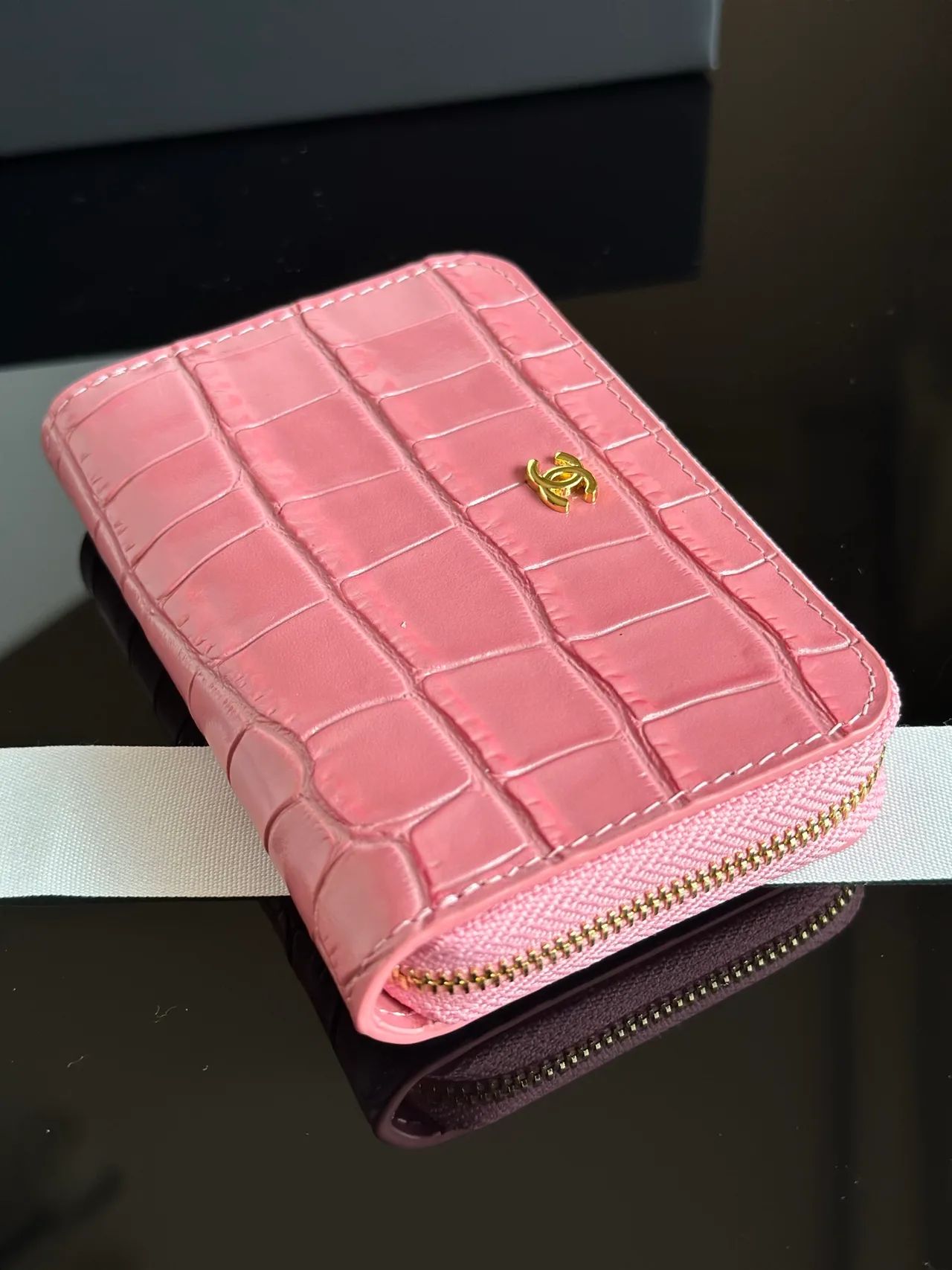 Chanel Glossy Wallet in Pink · view 3