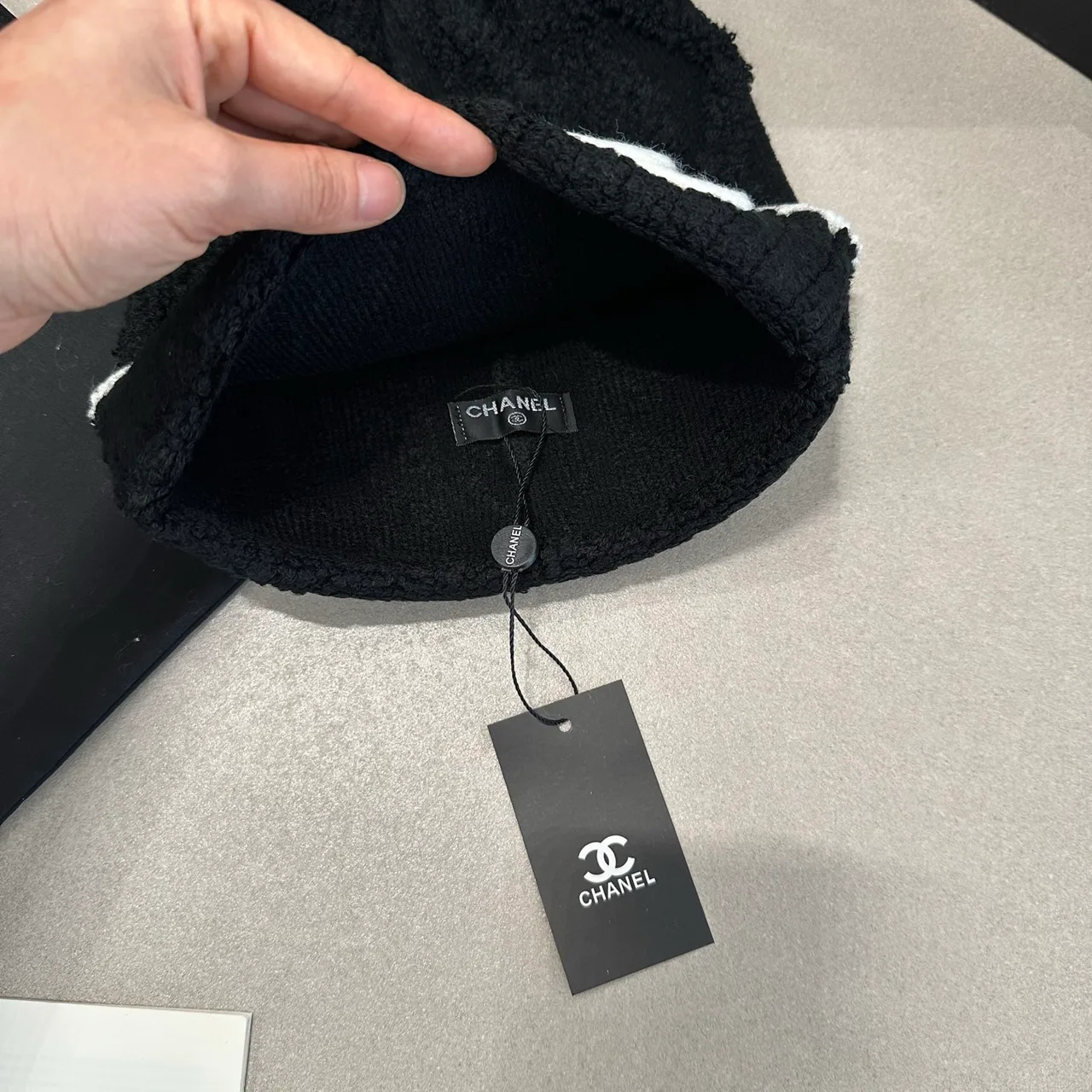 Chanel CC cable knit beanie in Black & White · view 5