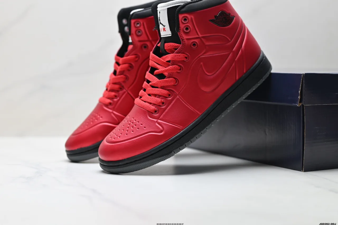 Nike Sneakers in Red · view 5