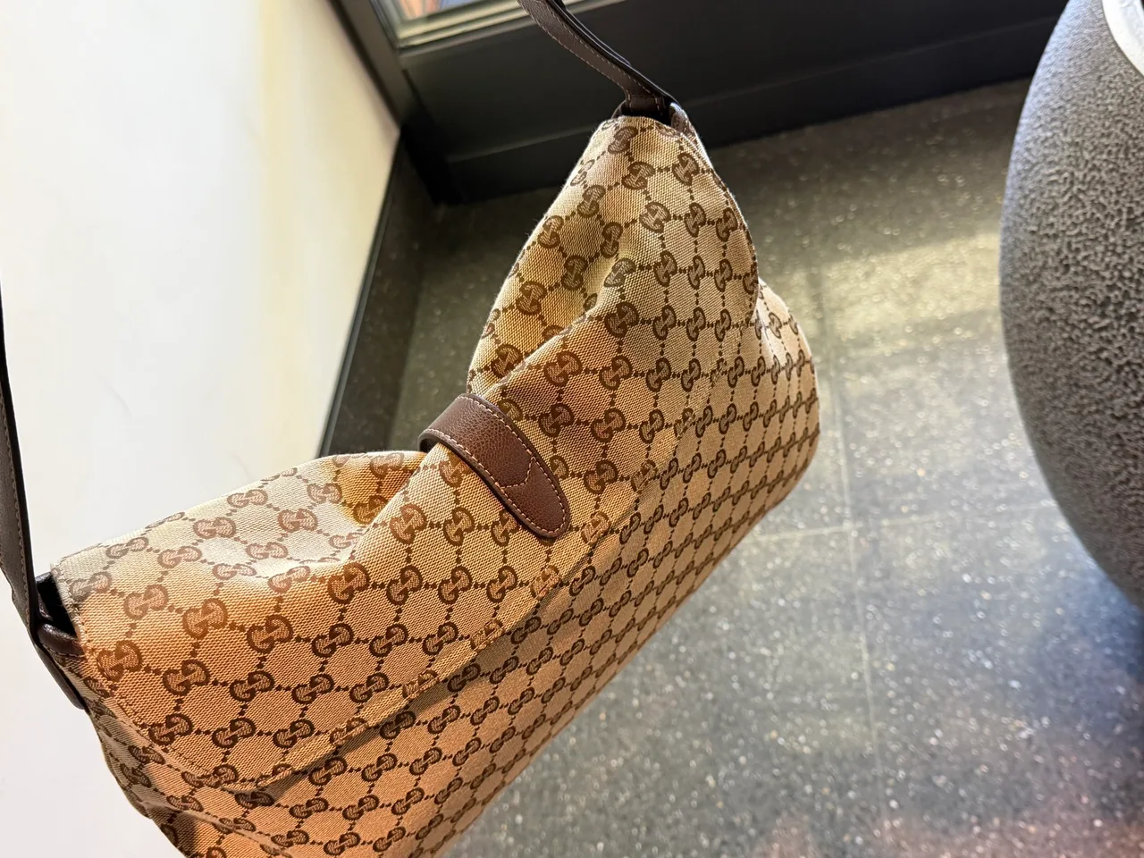 Gucci Hobo Bag in Beige · view 6