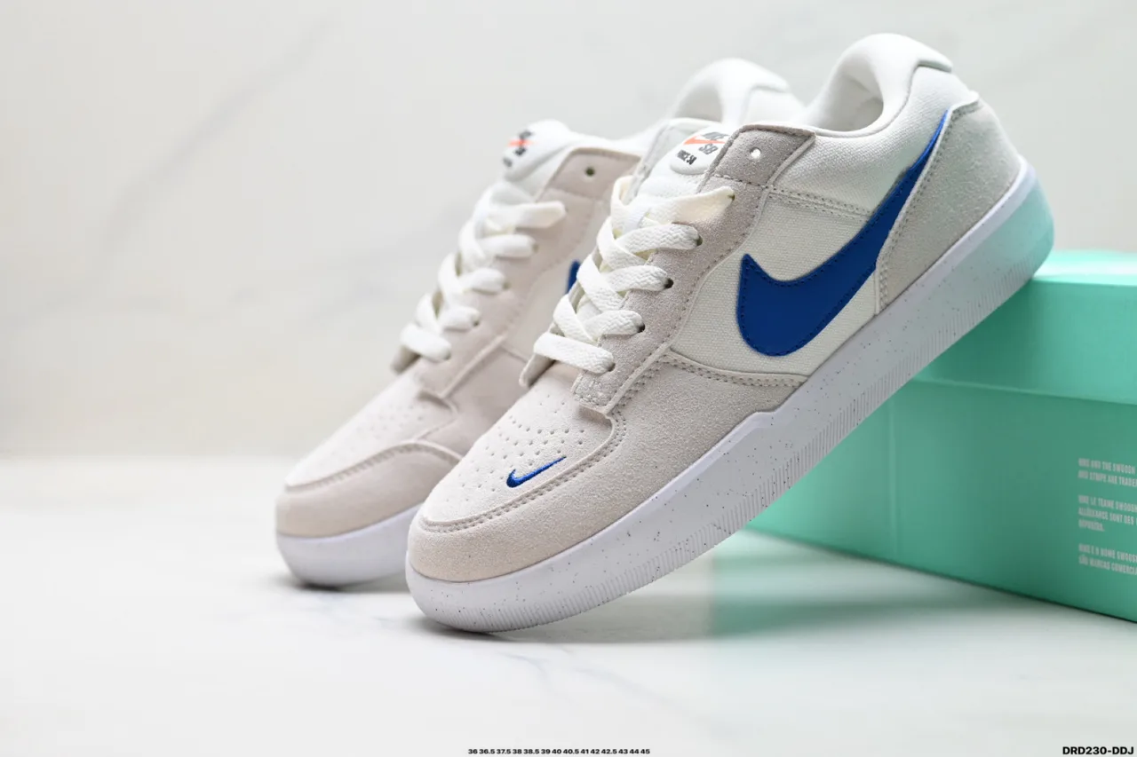 Nike Sneakers in White · view 5