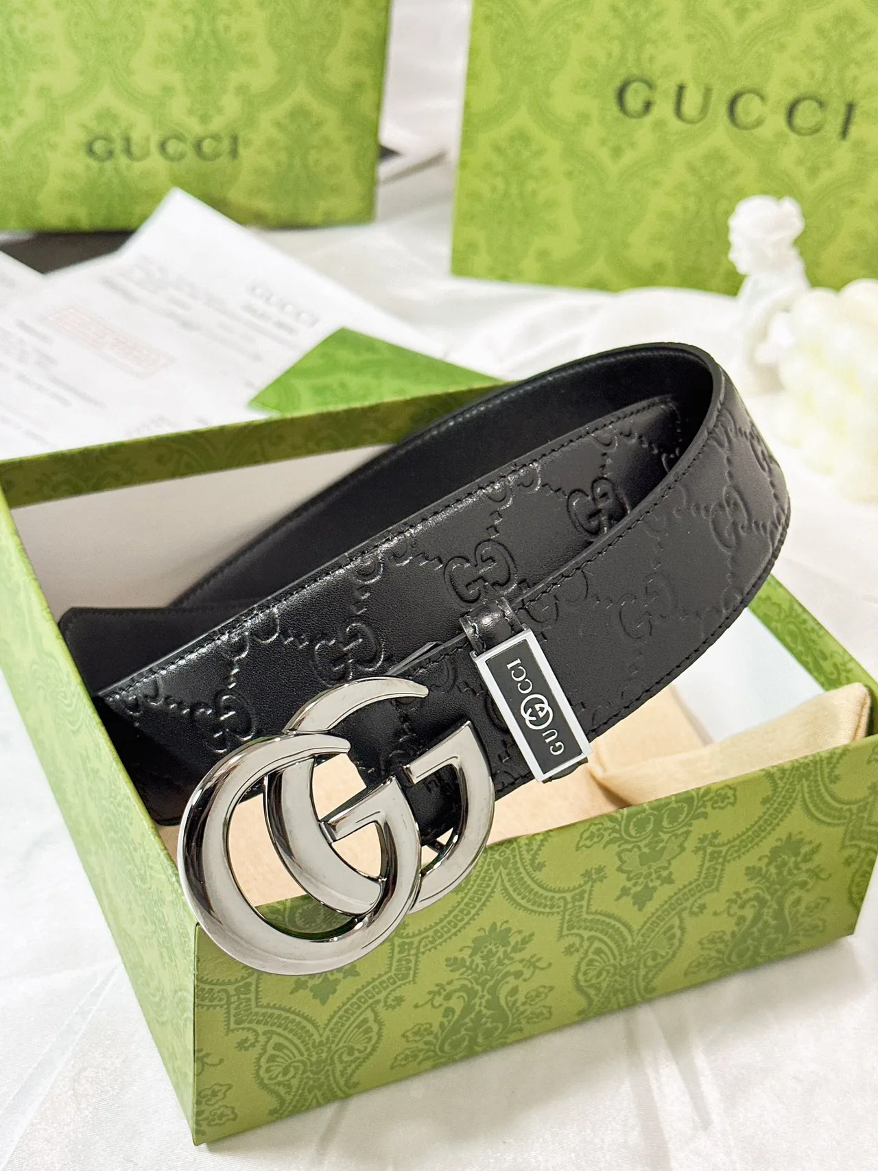 Gucci Cowhide Glossy Belt in Black · view 1
