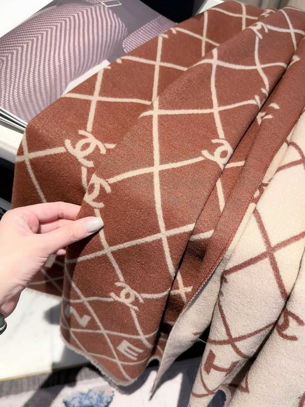 Chanel Lattice CC fringed scarf in Beige & Brown · view 8