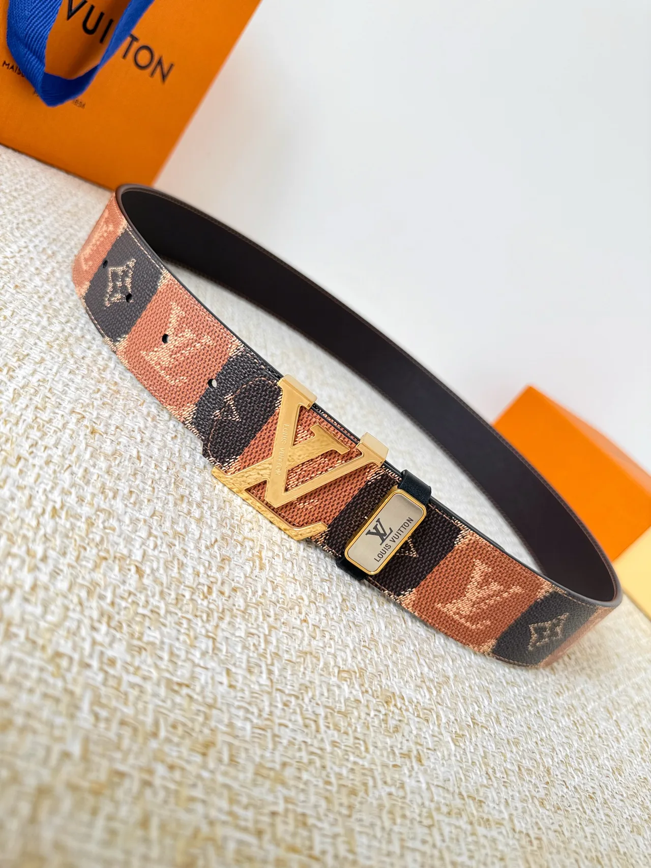Louis Vuitton Patchwork monogram LV buckle belt in Blue & Brown · view 2