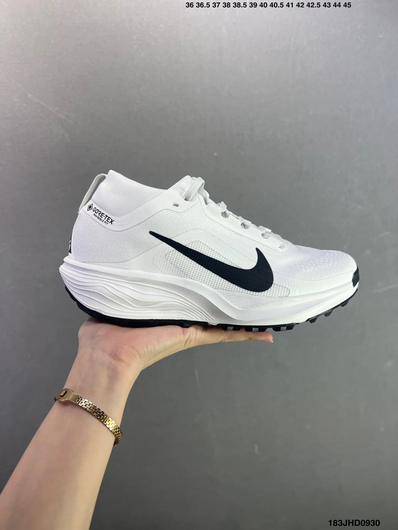 Nike ACG Low-Top Sneakers in White · view 1
