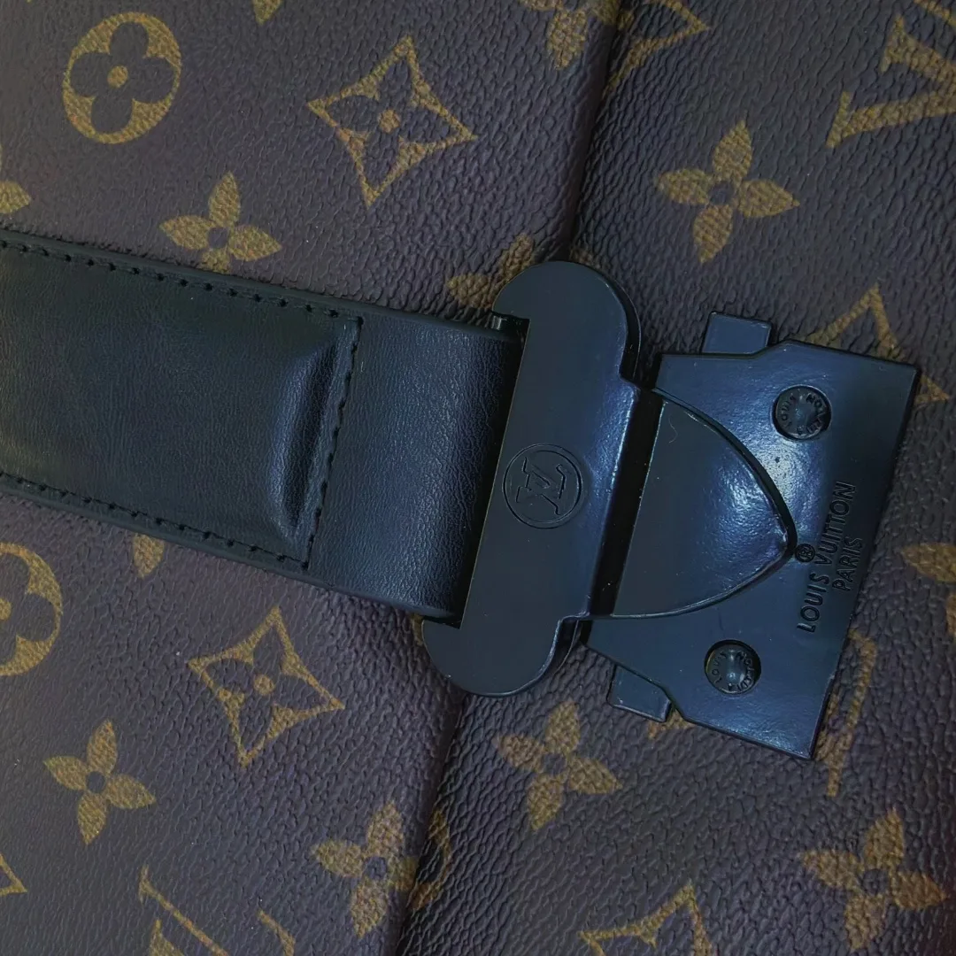 Louis Vuitton Flap Messenger Bag in Black / Brown · view 7