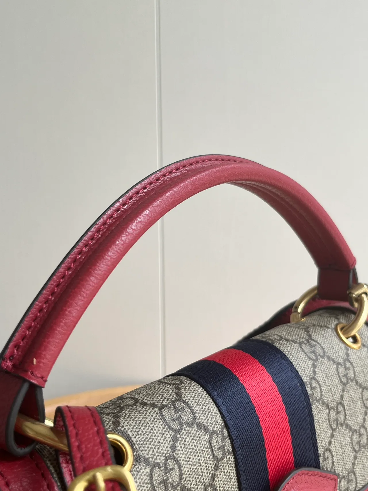 Gucci Quilted Handbag in Beige · view 7