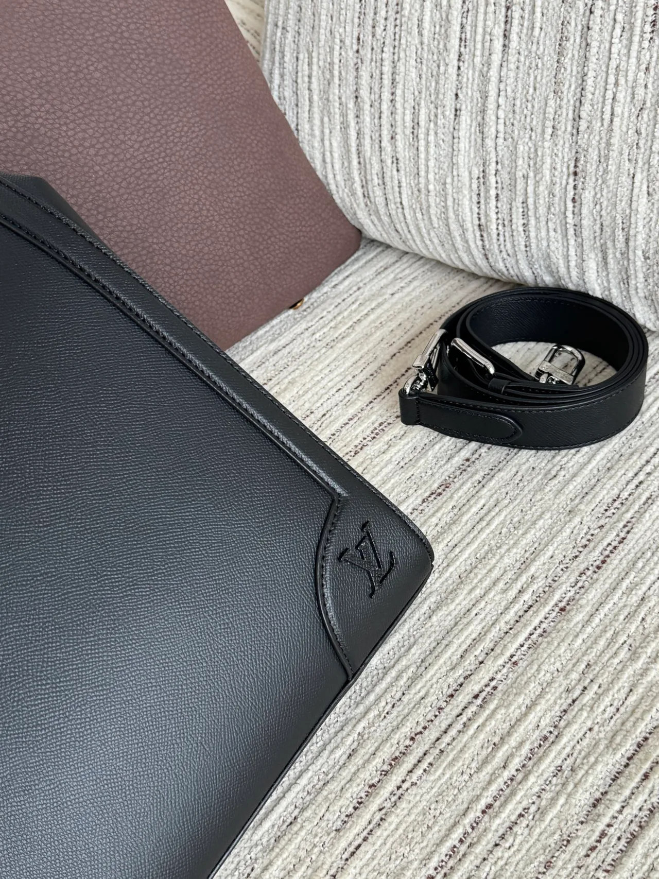 Louis Vuitton Cowhide Smooth Handbag in Black · view 5