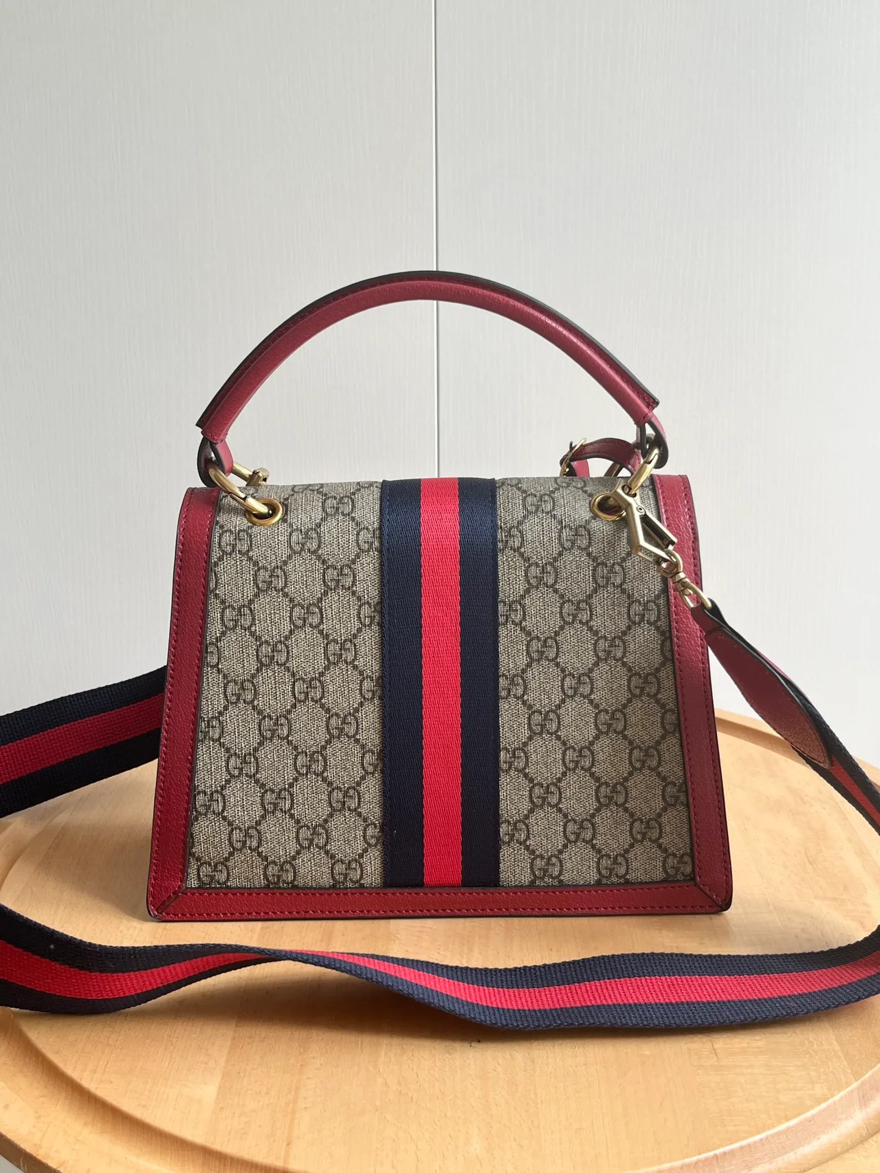 Gucci Quilted Handbag in Beige · view 3