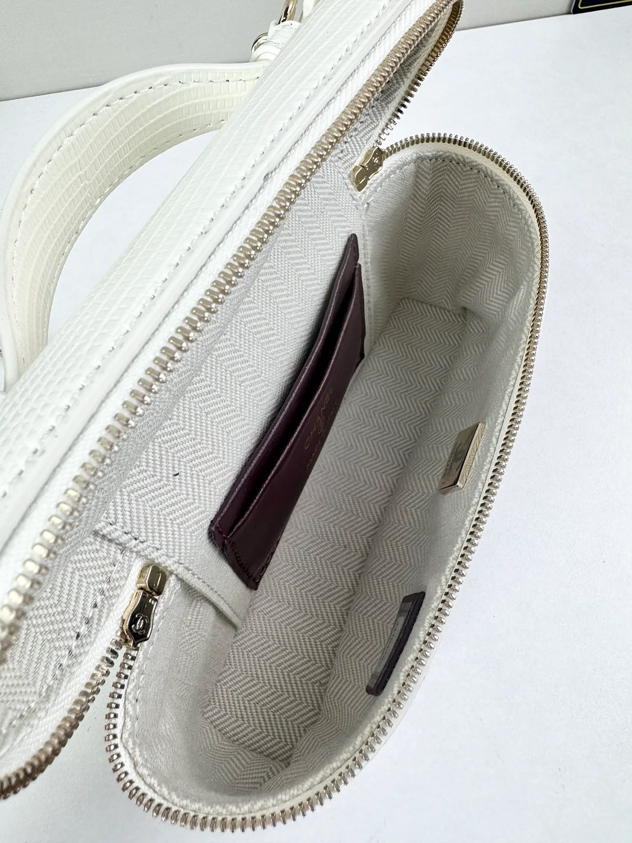Chanel Cowhide Glossy Top-Handle Clutch in White · view 8