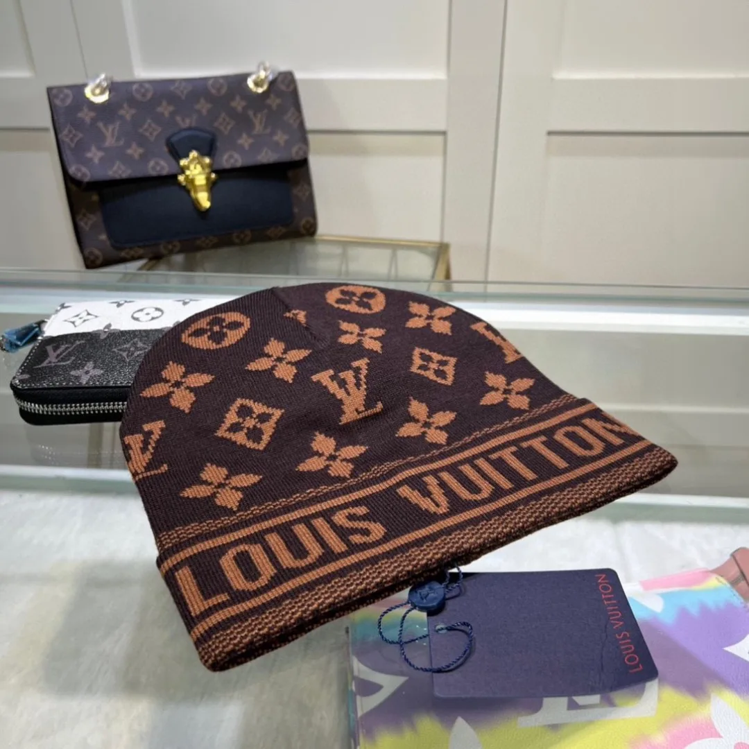 Louis Vuitton Monogram knit beanie in Black / Brown · view 7