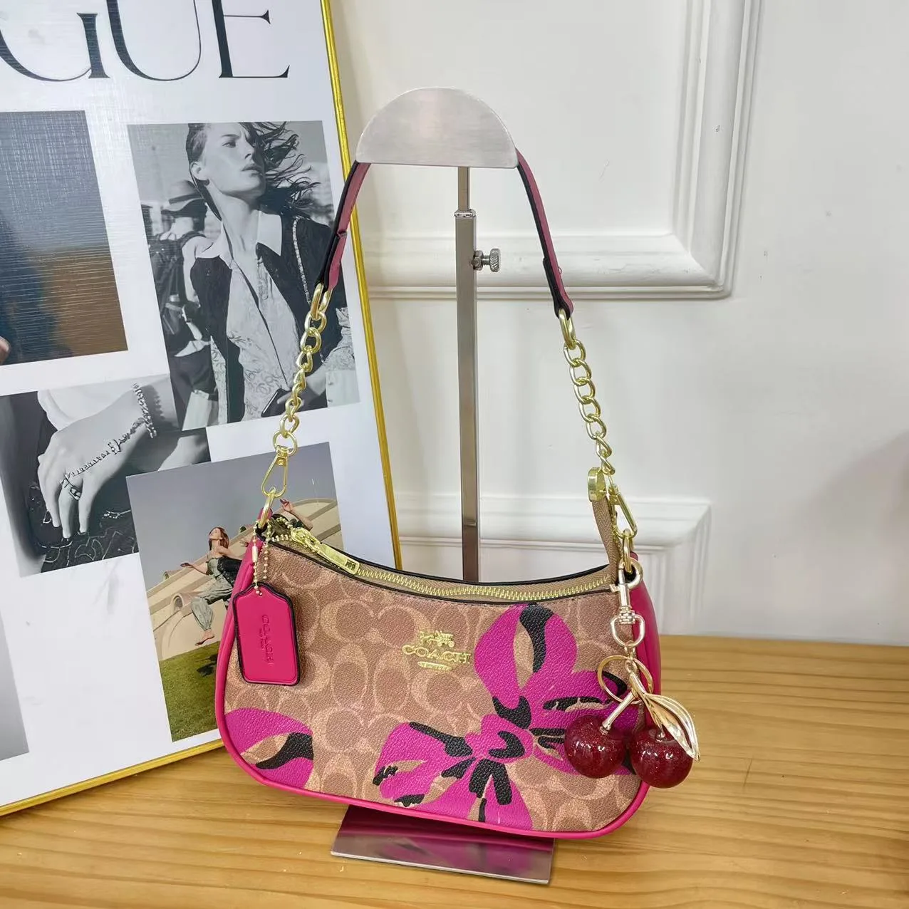 Coach Cherry-pattern shoulder bag in Blue & Beige & White & Brown · view 2