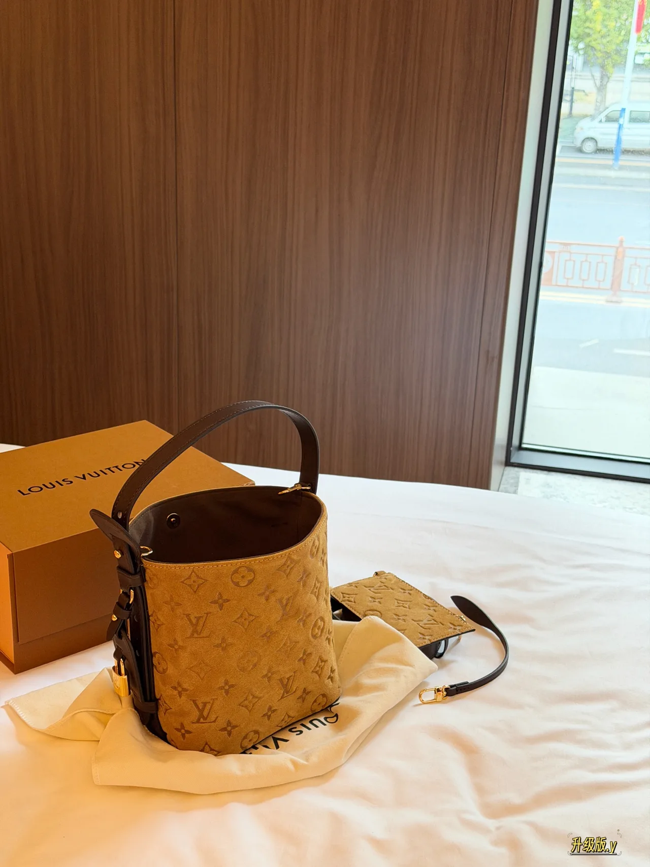 Louis Vuitton Monogram Bucket Bag in Tan · view 3