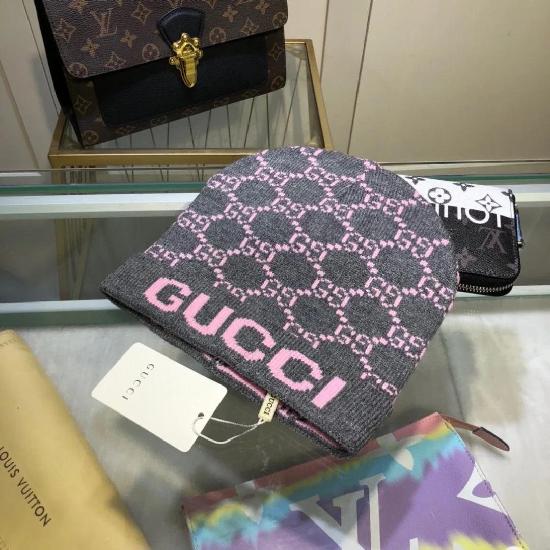 Gucci Beanie in Grey & Beige · view 5