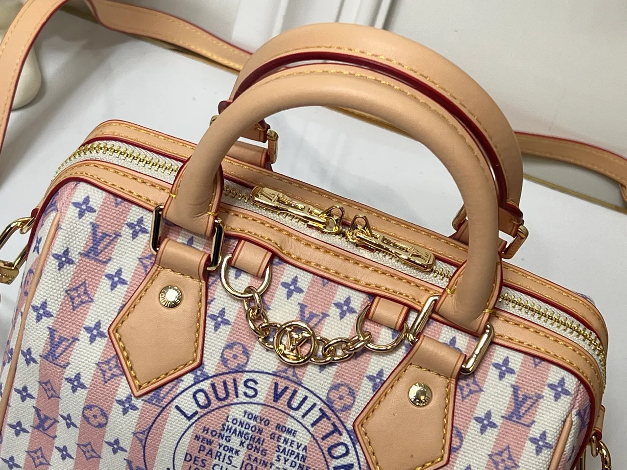 Louis Vuitton Speedy Cowhide Sheepskin Handbag in Pink · view 6
