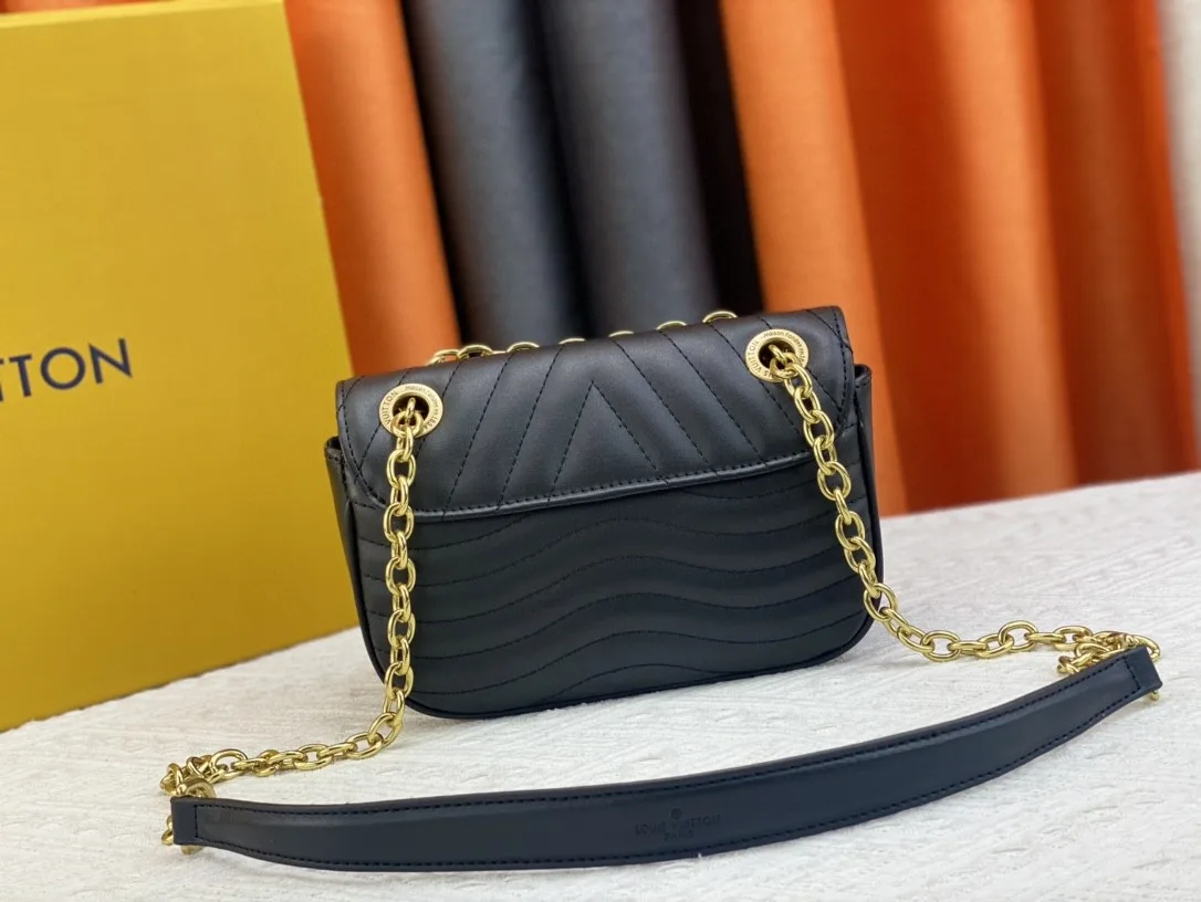 Louis Vuitton Cowhide New Wave Chain Shoulder Bag in Black · view 3