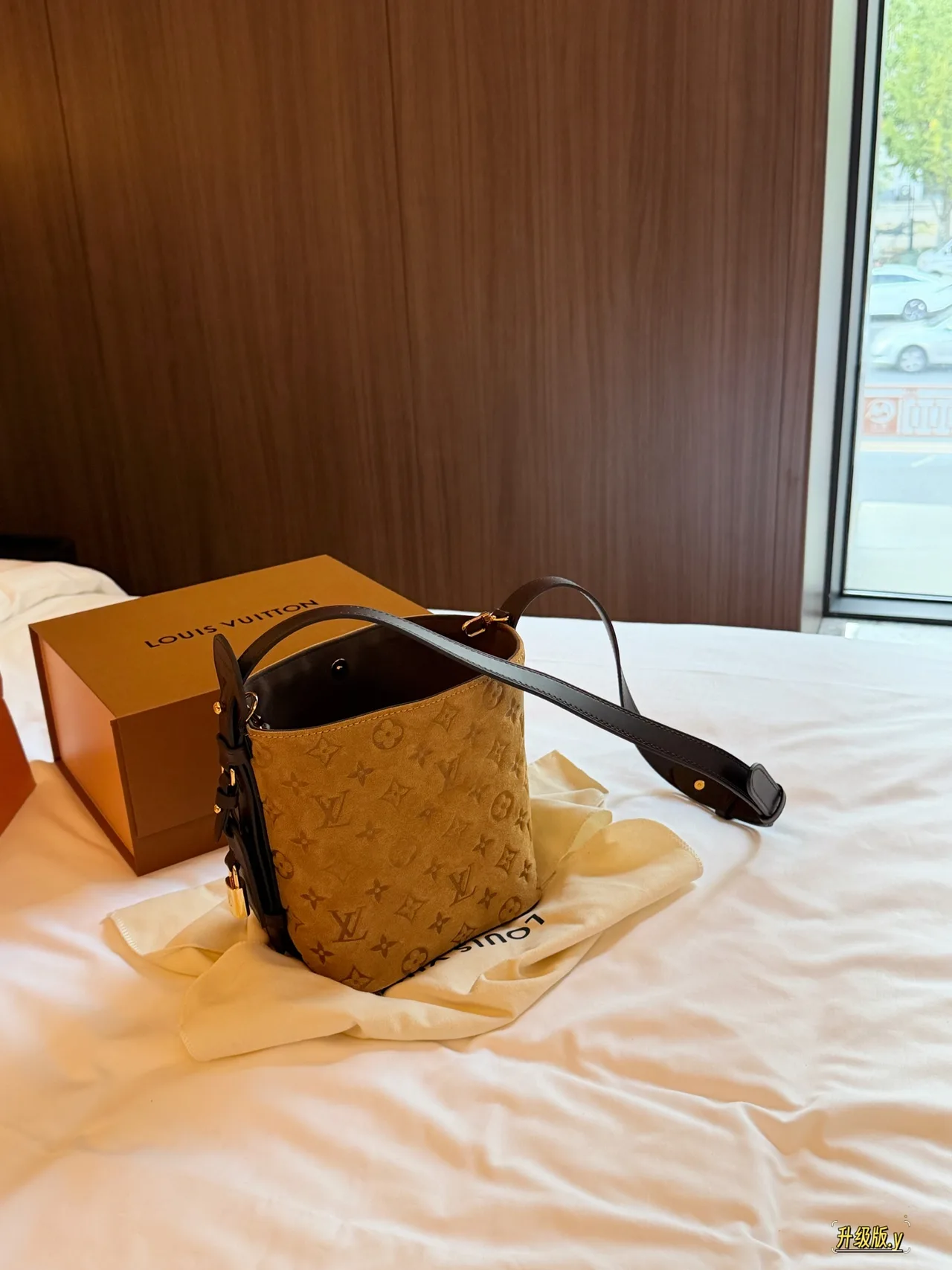 Louis Vuitton Monogram Bucket Bag in Tan · view 4