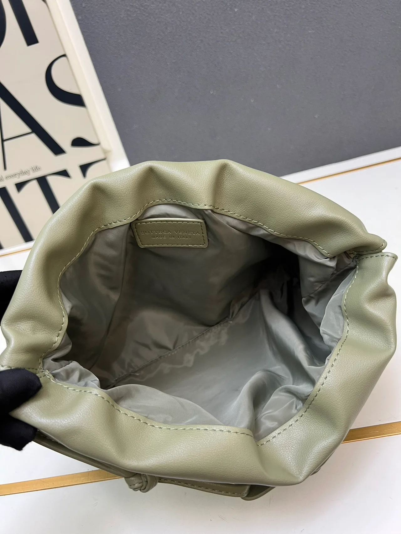 Bottega Veneta Woven Shoulder Bag in Green · view 7