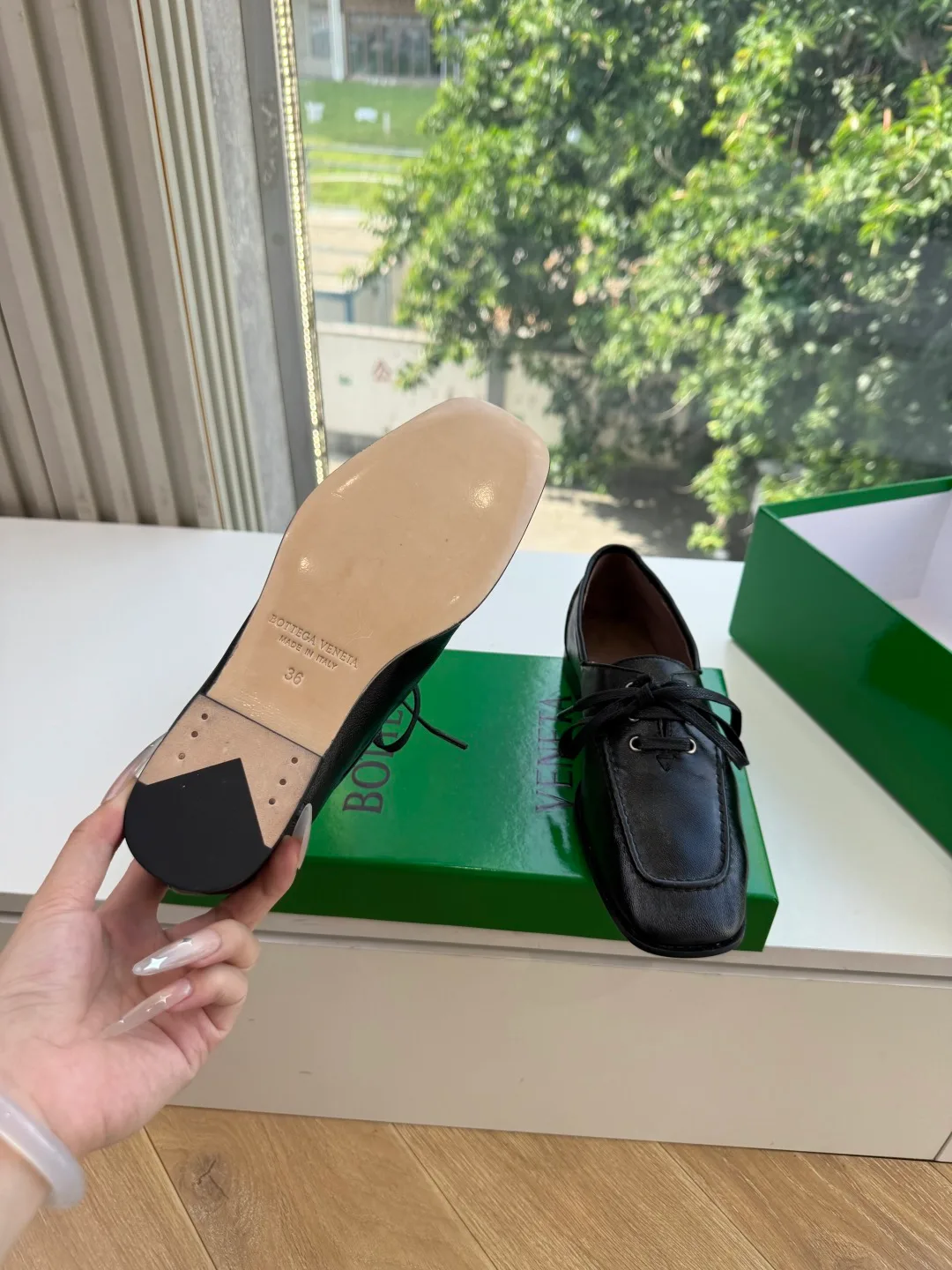 Bottega Veneta Cowhide Smooth Pointed-Toe Boat Shoes in Black · view 8