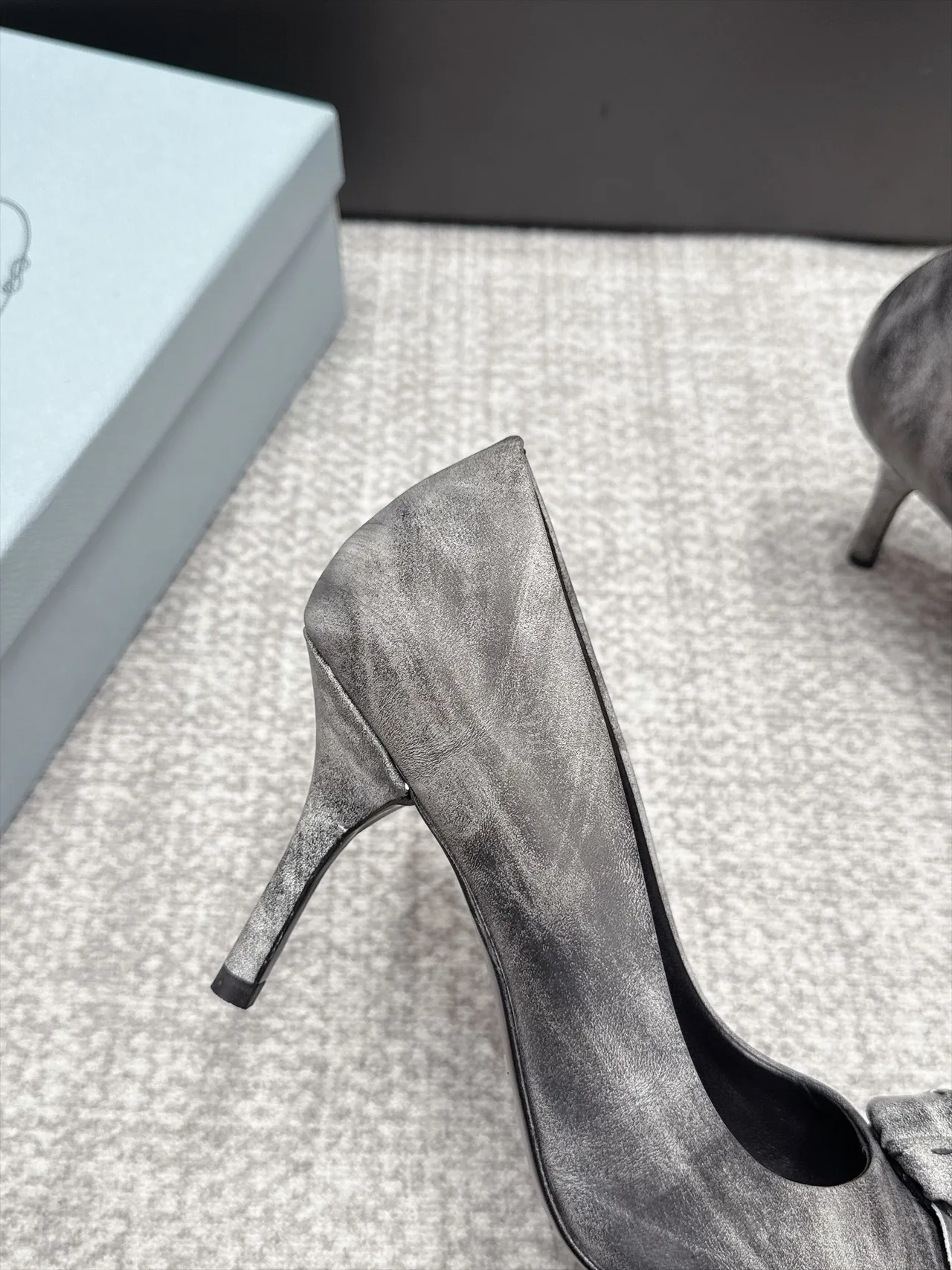 Prada Pumps in Grey · view 7