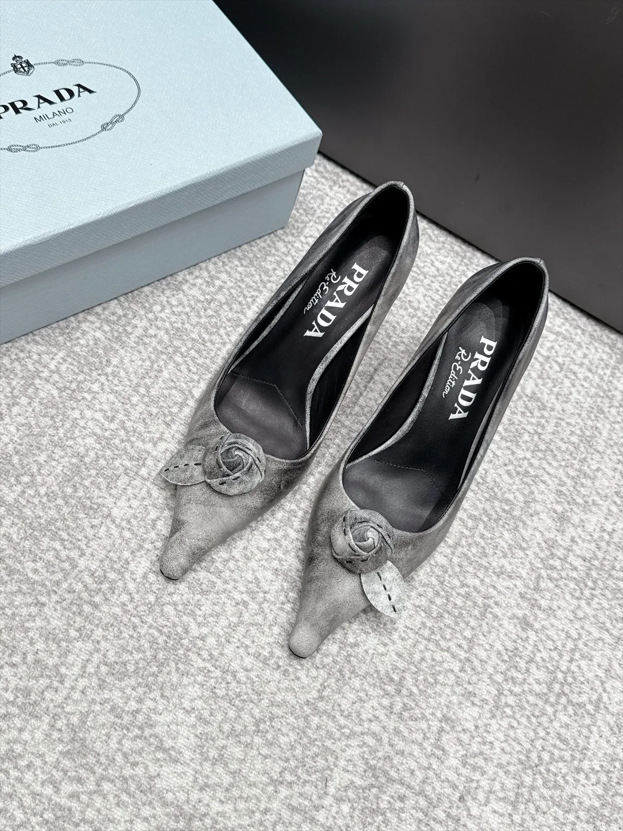 Prada Pumps in Grey · view 3