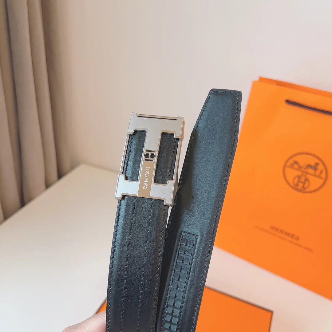 Hermes Glossy Belt in Black · view 7