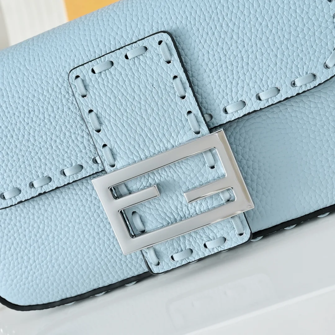 Fendi Baguette Smooth Bag in Blue · view 4
