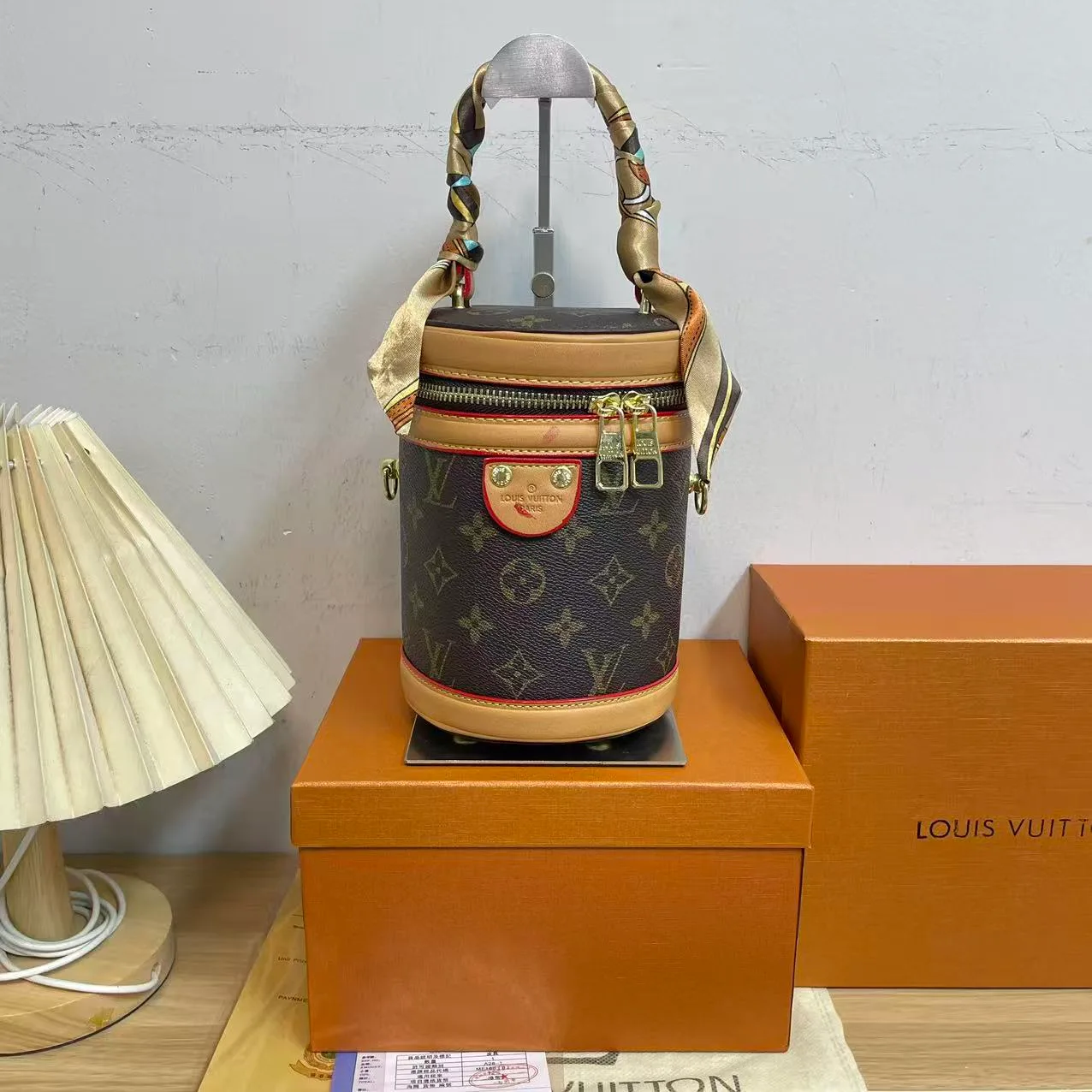 Louis Vuitton Cylindrical zip bucket bag in Black & Green & Cream & Brown & White · view 4