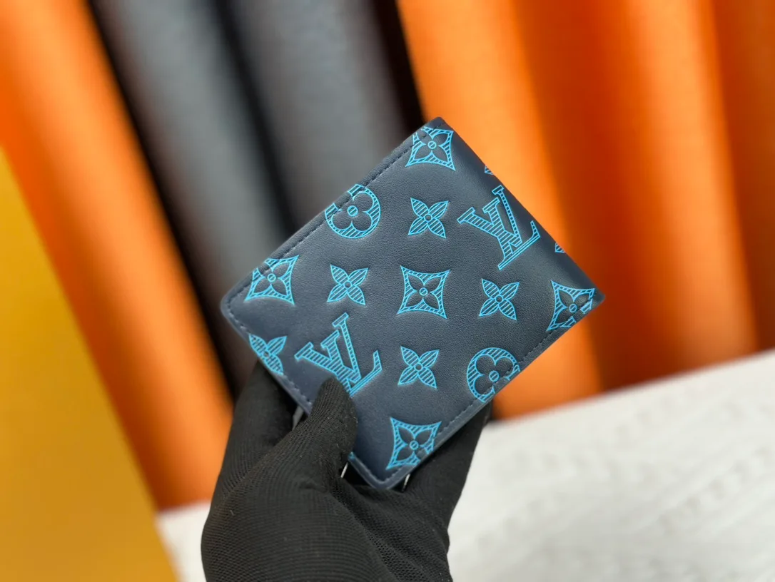 Louis Vuitton Leather Wallet in Blue · view 2