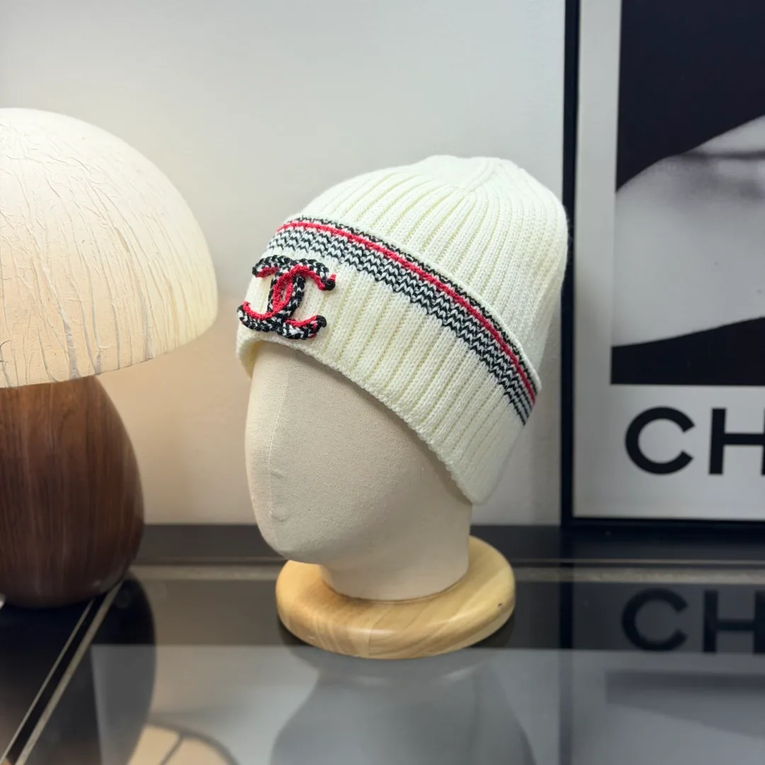 Chanel Striped CC beanie in Cream / Grey · view 4