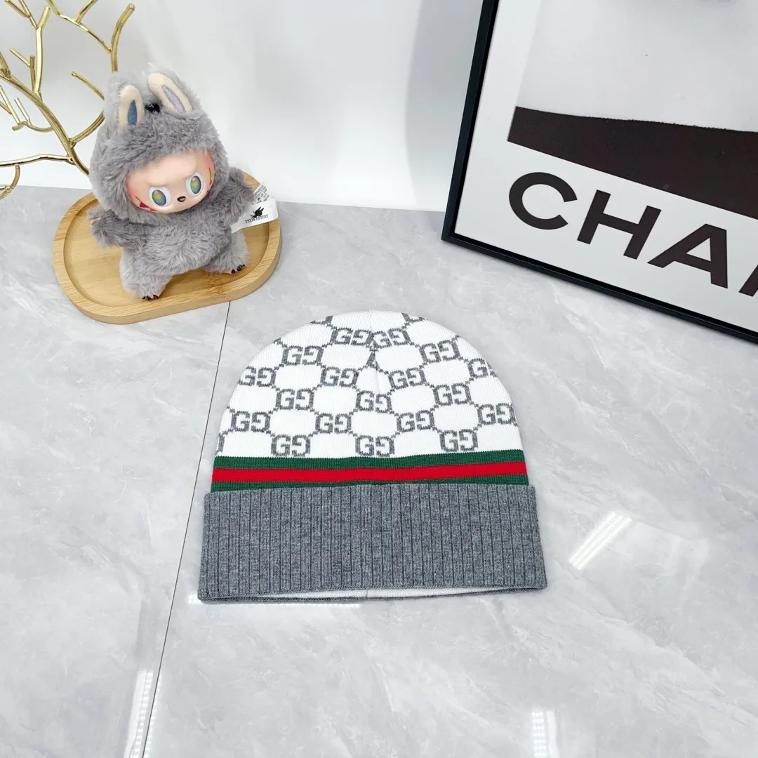 Gucci Cashmere Striped GG Hat and Scarf Set in Cream · view 7
