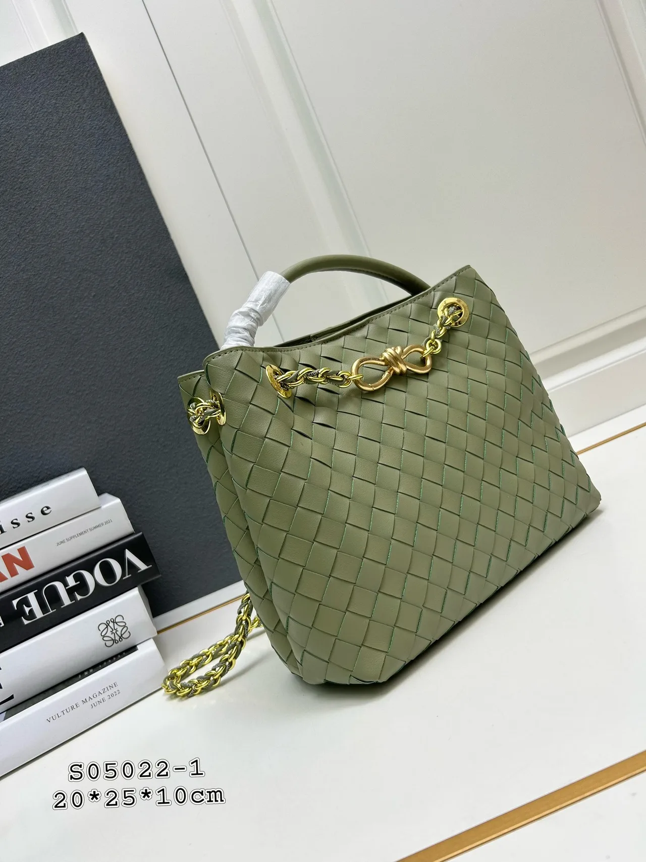 Bottega Veneta Woven Tote in Green · view 2