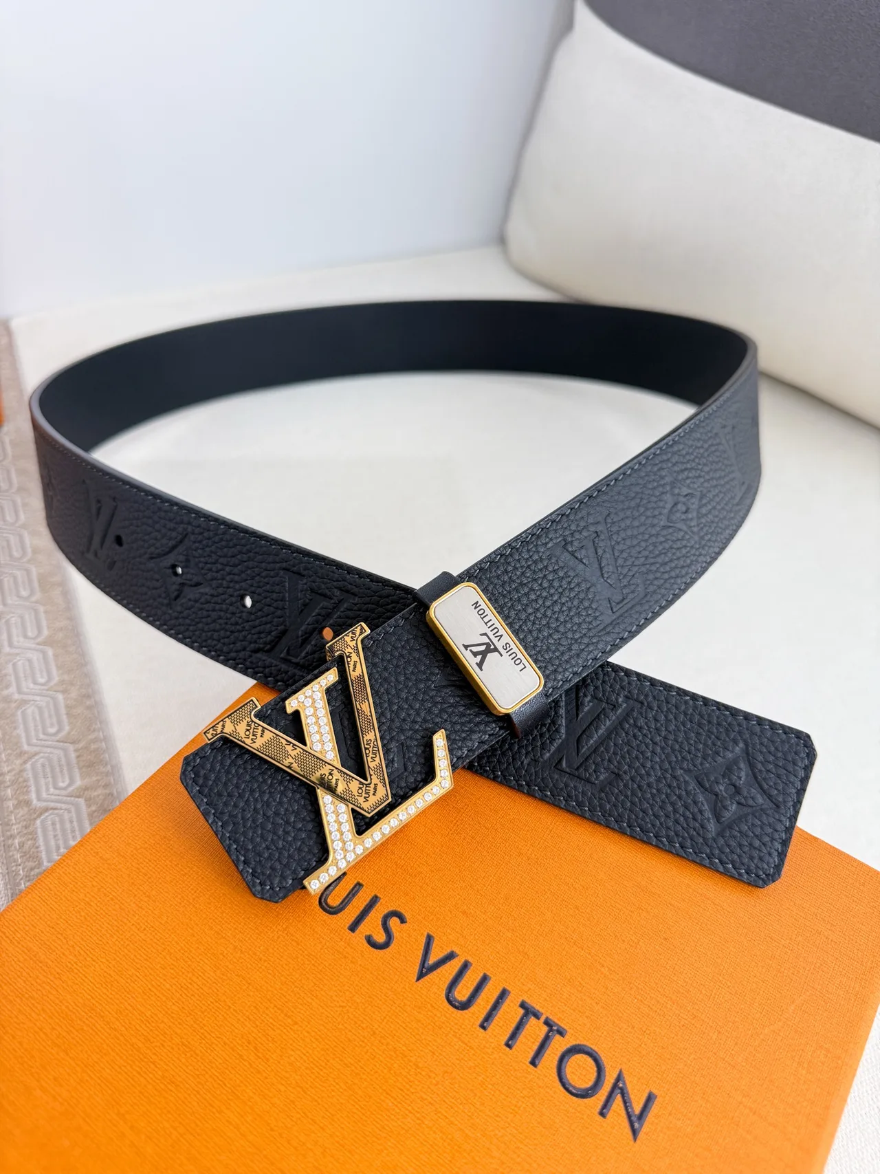 Louis Vuitton Reversible LV buckle belt in Black · view 5