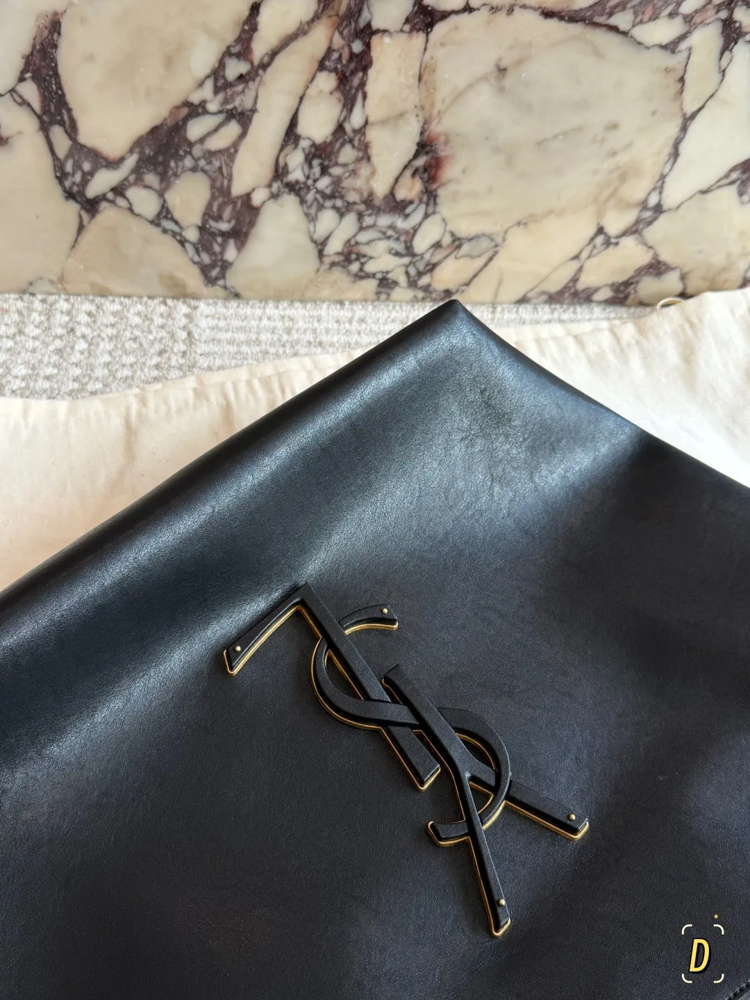 Saint Laurent Leather Glossy Le 5 a 7 tote with pictured pouch in Black · view 8