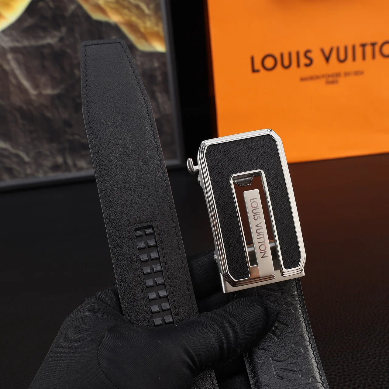 Louis Vuitton Rectangular Buckle Belt in Black · view 6