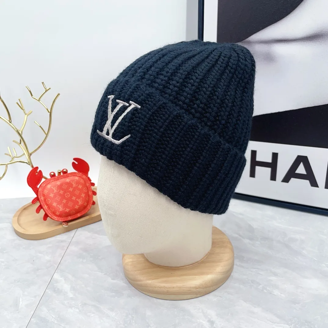 Louis Vuitton Wool Embroidered LV Ribbed Beanie in Black · view 5