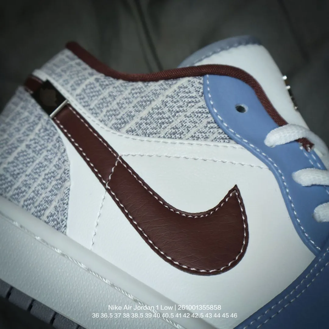 Nike Low-Top Sneakers in Blue · view 7
