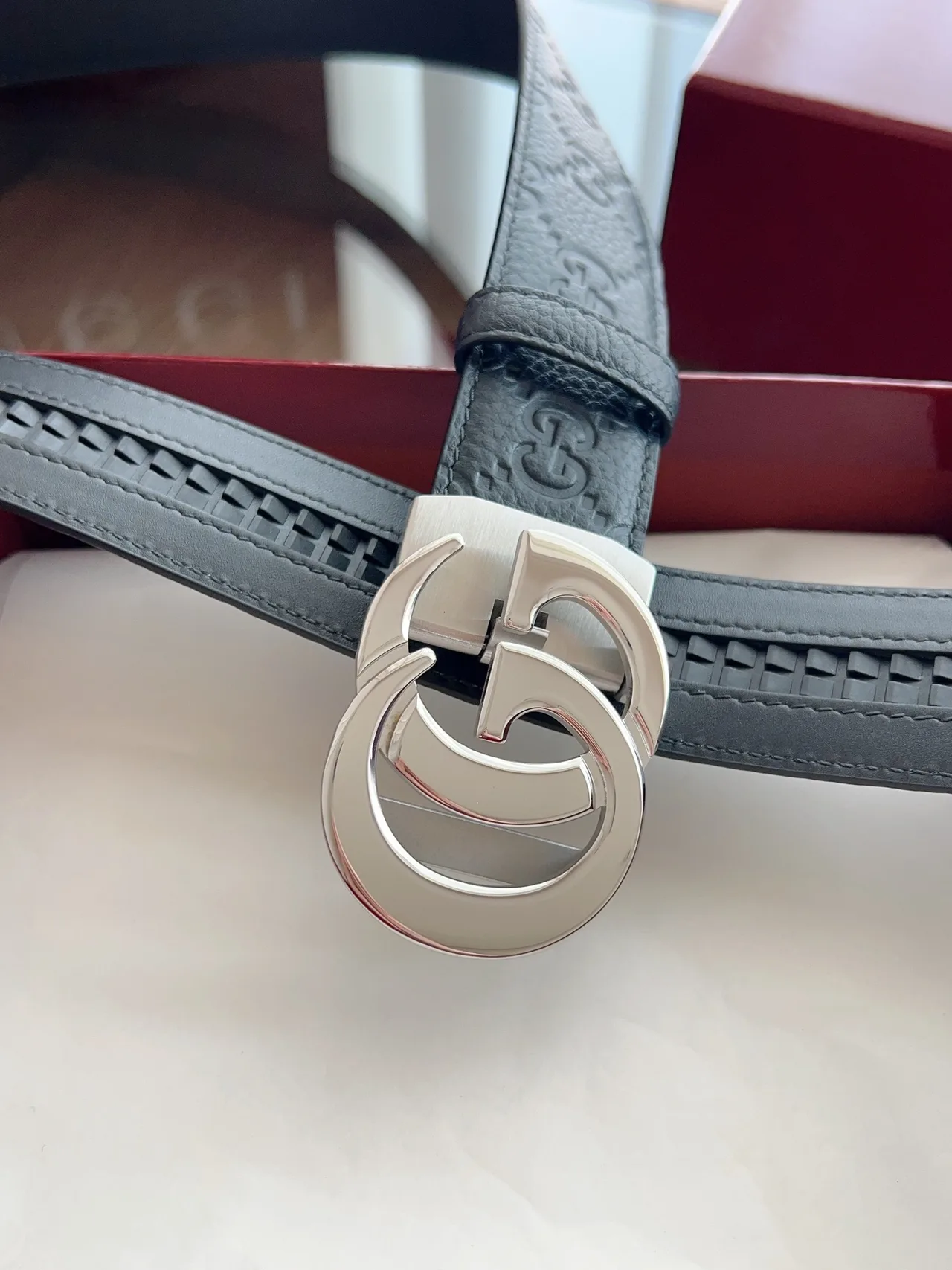 Gucci Cowhide Glossy Belt in Black · view 5
