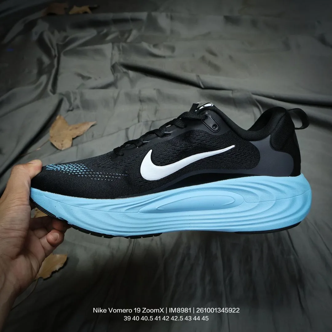 Nike Sneakers in Black · view 3