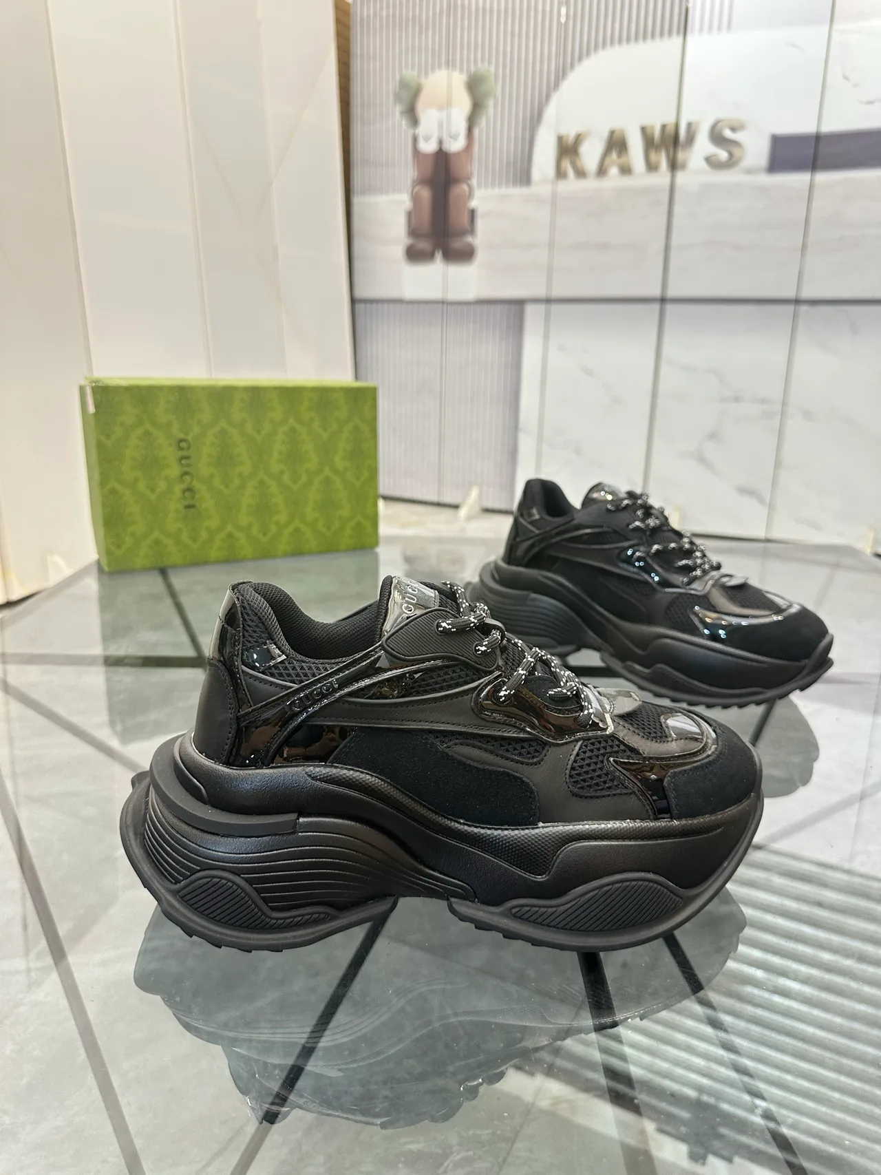 Gucci Cowhide Glossy Sneakers in Black · view 3