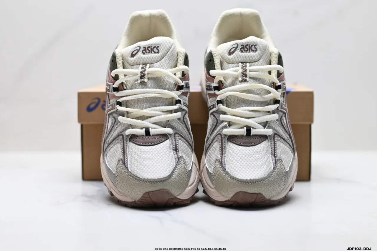 ASICS Sneakers in Grey · view 5