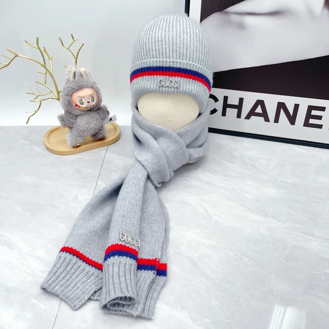Gucci Wool Ribbed Striped Hat Scarf and Gloves Set in Grey · view 2