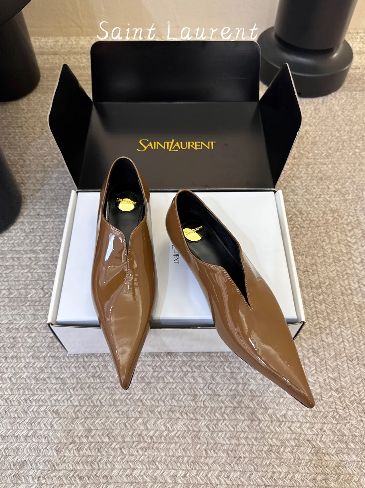 Saint Laurent Patent Leather Glossy Pointed-Toe Pointed Pumps in Brown · view 3