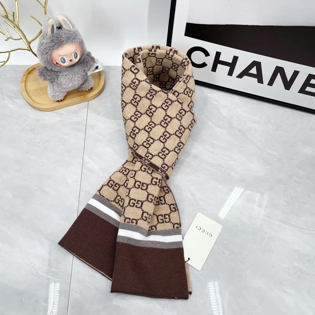 Gucci Cashmere Ribbed Hat and scarf knit set in Beige · view 6