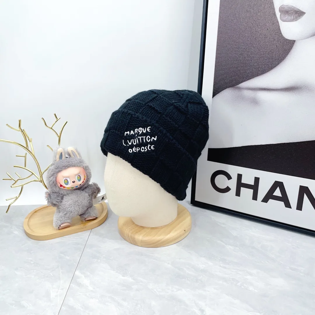 Louis Vuitton Wool Cashmere Hat and Scarf Set in Black · view 6