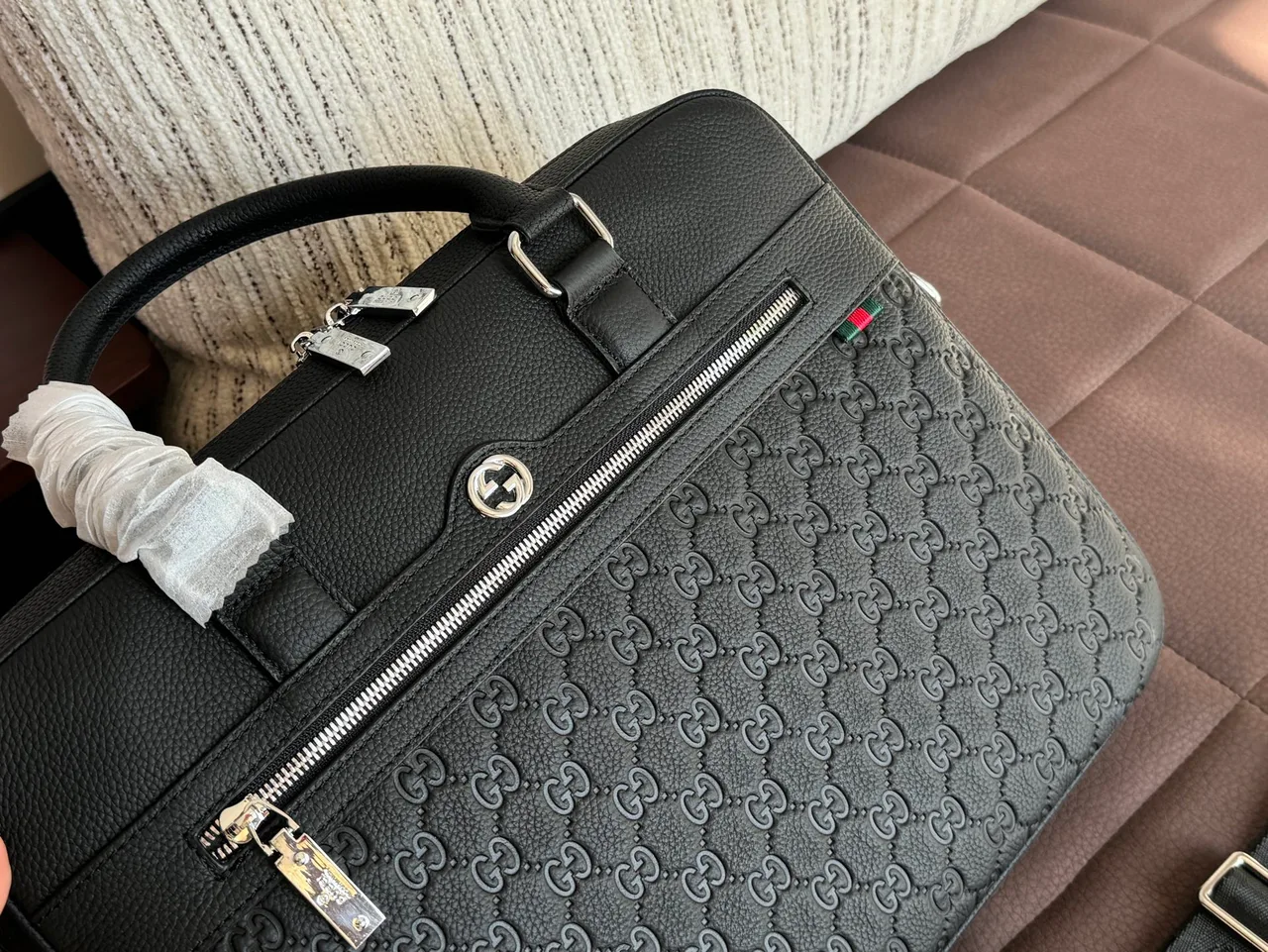 Gucci Cowhide Quilted Crossbody Bag in Black · view 7