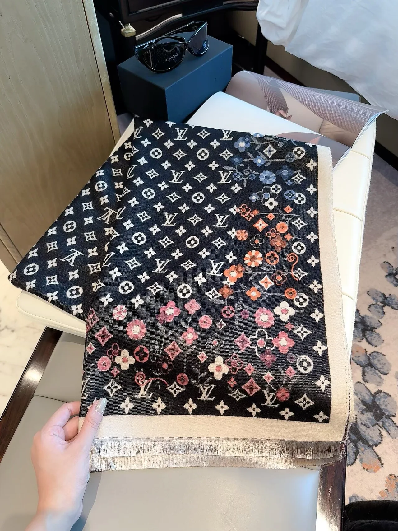 Louis Vuitton Scarf in Beige & Black · view 2
