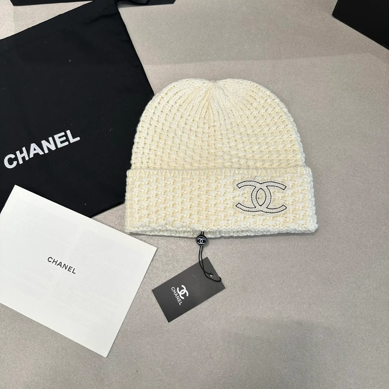 Chanel CC Beanie in Black / Beige · view 2