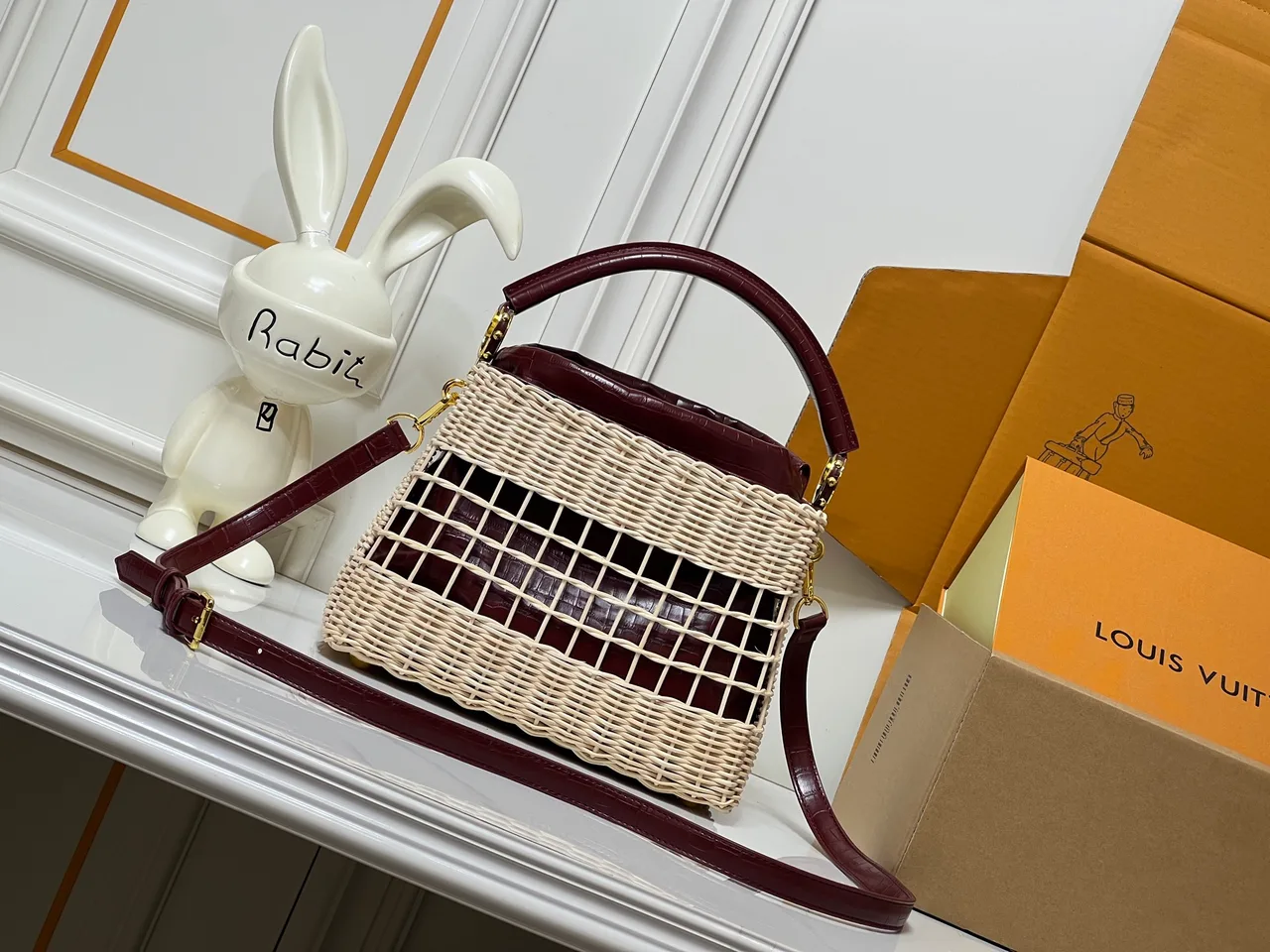 Louis Vuitton Leather Woven Handbag in Beige · view 4