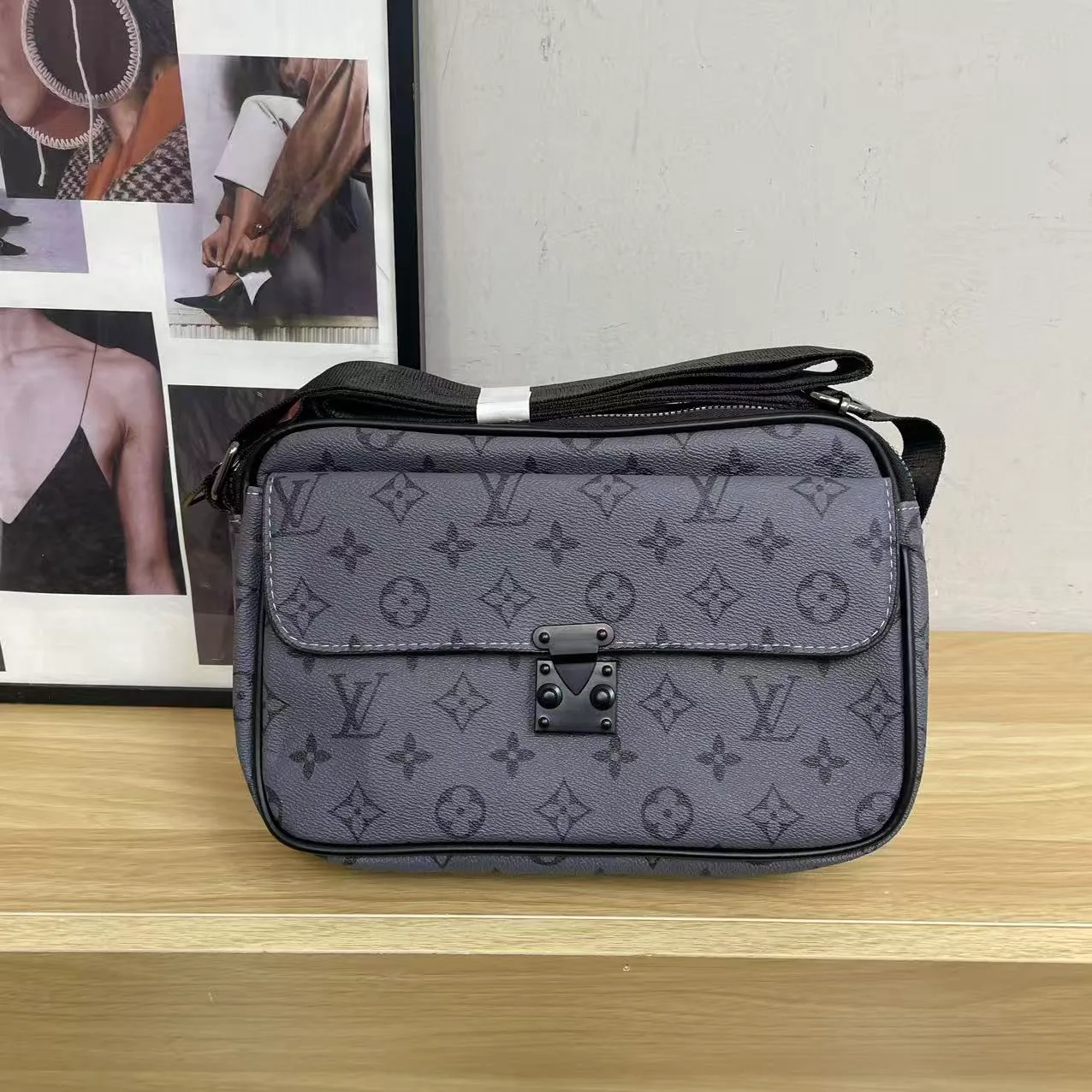 Louis Vuitton Flap camera bag in Brown & Grey & Black · view 3
